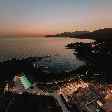 Diapori Suites Hotel Kardhamili Ngoại thất bức ảnh