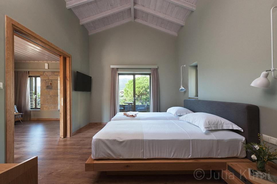 Diapori Suites Hotel Kardhamili Ngoại thất bức ảnh
