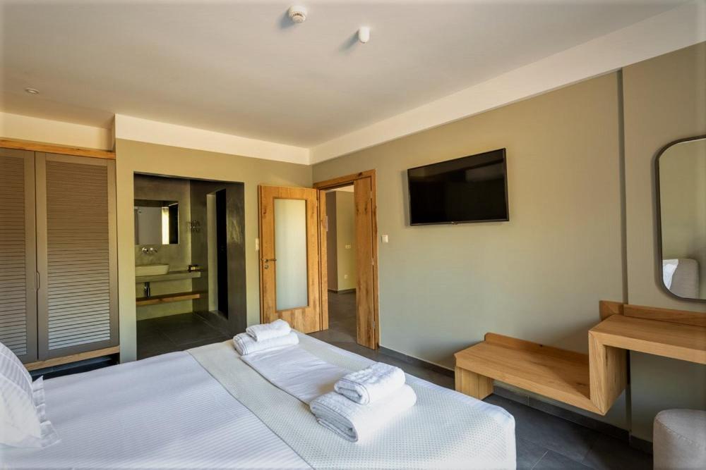 Diapori Suites Hotel Kardhamili Ngoại thất bức ảnh