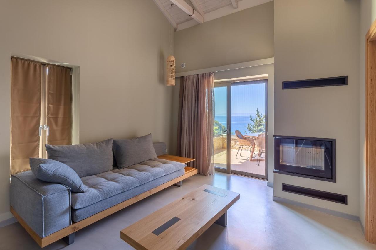 Diapori Suites Hotel Kardhamili Ngoại thất bức ảnh